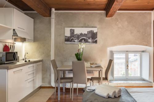 Rooms Castelvecchio - Palazzo Canossa 1