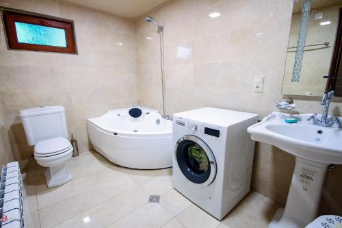 Green Garden Guest House in 茨卡爾圖博