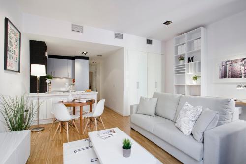 Gran Via Apartment by Flatsweethome - image 5