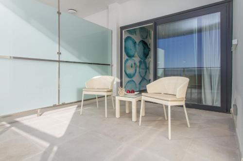 Suitopía - Sol y Mar Suites Hotel - image 6