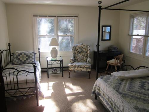 2 bedrooms, 4 beds