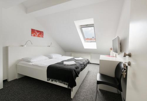 Tia Apartments and Rooms - image 8