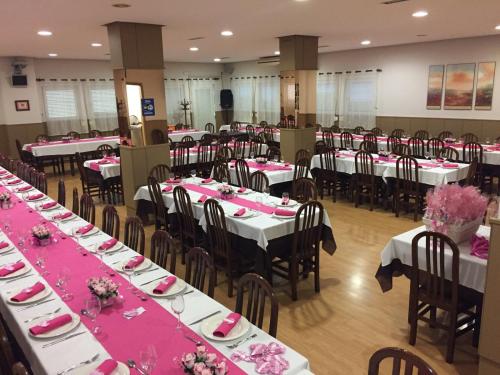 餐廳, Hostal Restaurante Iruñako (Hostal Restaurante Irunako) in 維拉夫里亞
