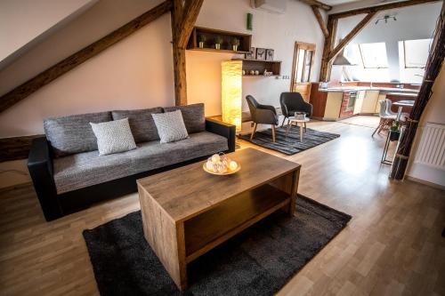 Tylova Apartments - main image