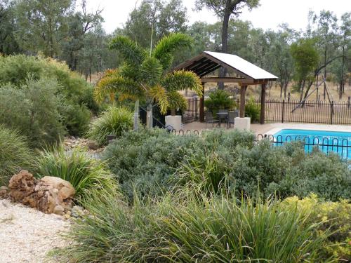 Rubyvale Motel & Holiday Units - An Adults Only Getaway in The Gemfields