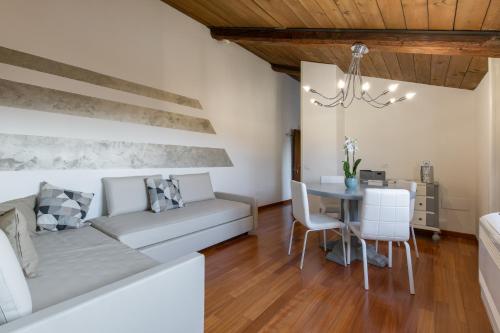 Rooms Castelvecchio - Palazzo Canossa 2