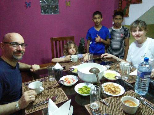 

Ceylonima Home Stay
