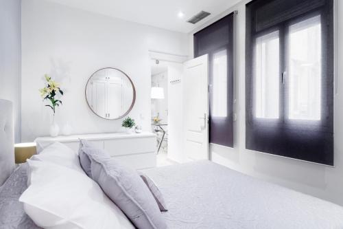 Serrano Apartment by Flatsweethome - image 4