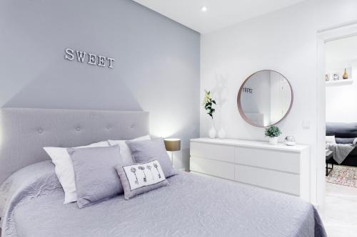 Serrano Apartment by Flatsweethome - image 5