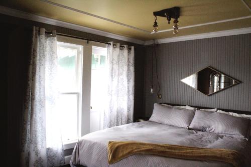 Shelburne Hotel Room Type - King Suite with Balcony Shelburne Hotel Room Type - King Suite with Balcony