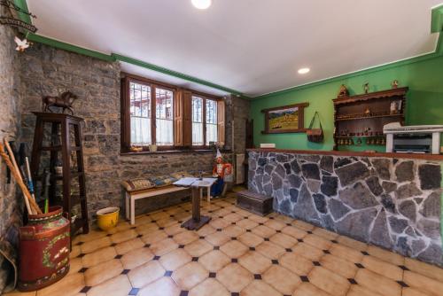 Vestabils, Hostal Pena Santa in Oseja de Sajambre