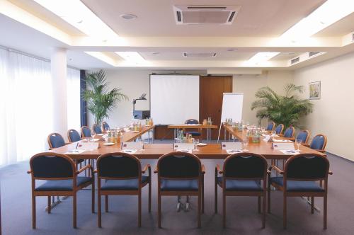 Wyndham Garden Potsdam - image 13