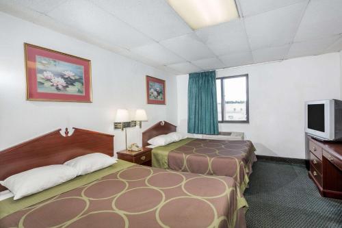 Queen Room with Two Queen Beds - Smoking