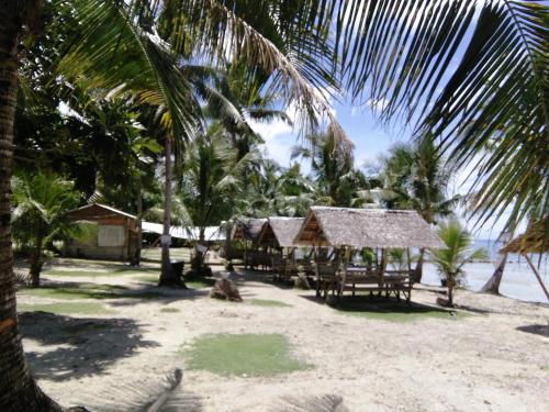 Garden, RedDoorz @ Western Highway Lodge Hotel in Marabut