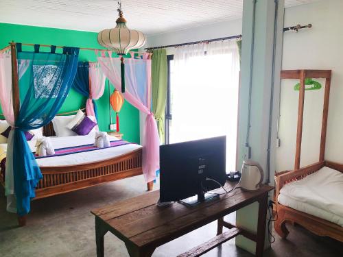 Garden Yard Inn Chiangmai Room Type - Family Double Room