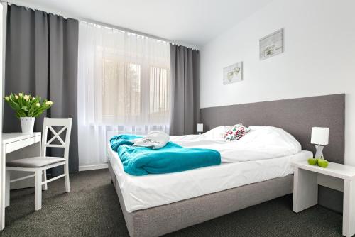 4 twin beds