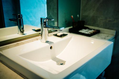 Sinew Exquisite Hotel