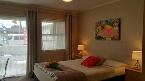 Six On Union Motel - image 2