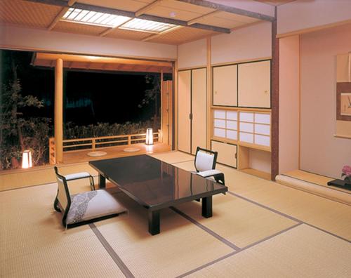 Japanese-Style Superior Room with Moon-viewing Platform