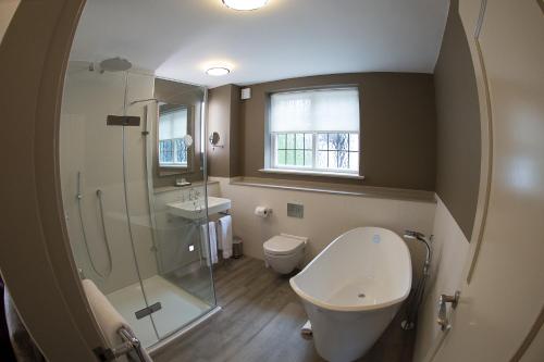 Hogarths Stone Manor - image 3