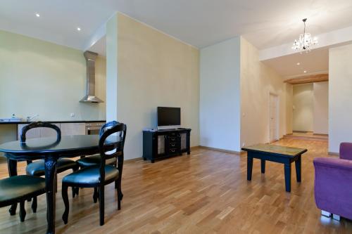 One-Bedroom Apartment (4 Adults) image 1