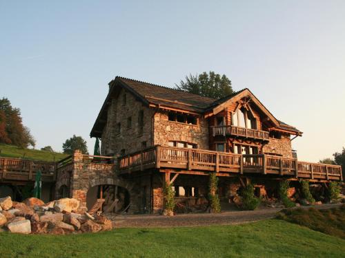 B&B Waimes - Opulent Chalet in Thirimont with Turkish Steambath Sauna - Bed and Breakfast Waimes