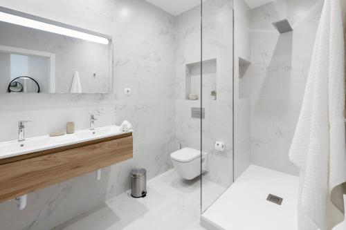Principe de Vergara Apartment II by Flatsweethome - image 14