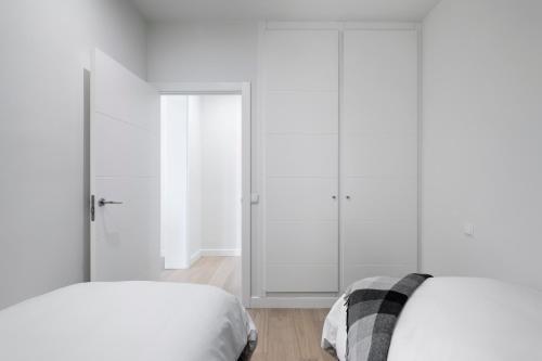 Principe de Vergara Apartment II by Flatsweethome - image 12