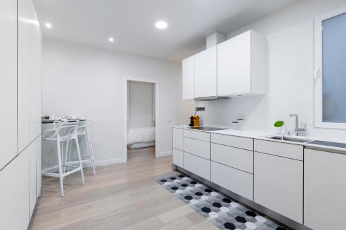 Principe de Vergara Apartment II by Flatsweethome - image 13