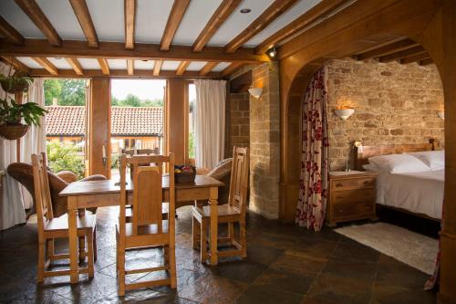 balkon/terras, Heath Farm Holiday Cottages in Salford
