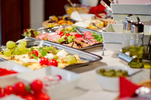 Essen und Erfrischungen, Columbus Hotel near Museum von Galizien