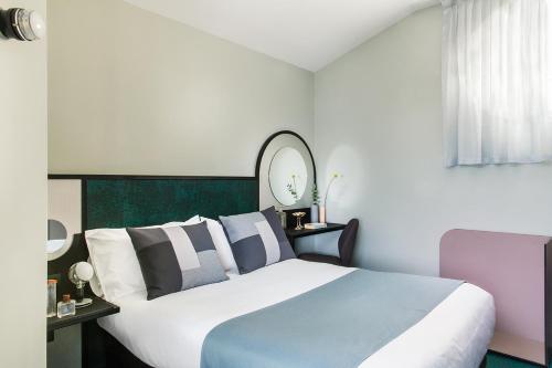 Standard Single Room image 4