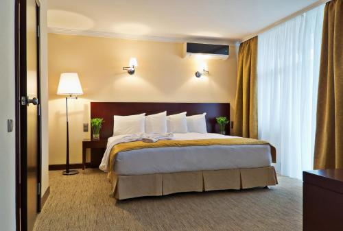 Hotel Russia - main image