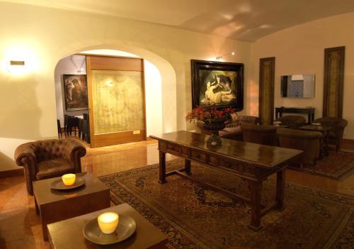 Palazzo Brunaccini Boutique Hotel - image 4