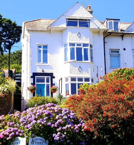 Schooner Point Guest House – Looe