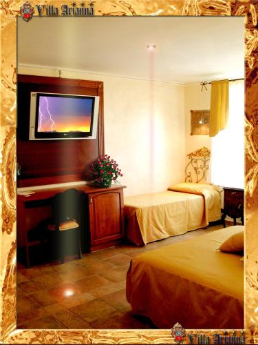 Double Room with Terrace and Sea View   image 3