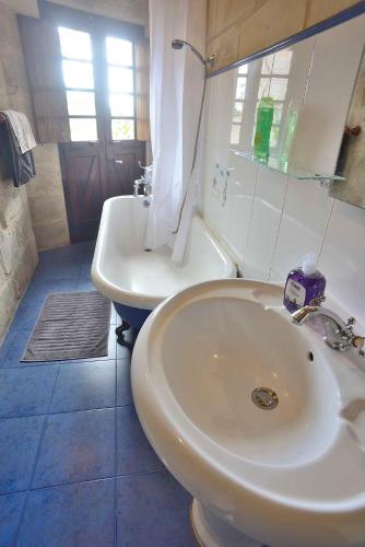 The Burrow Guest House - image 2