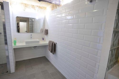 The Burrow Guest House - image 8