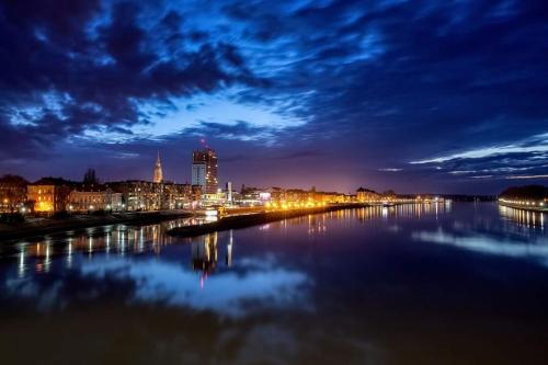 The Bridge - private parking - image 14