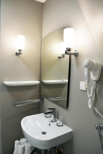 Family Room image 5