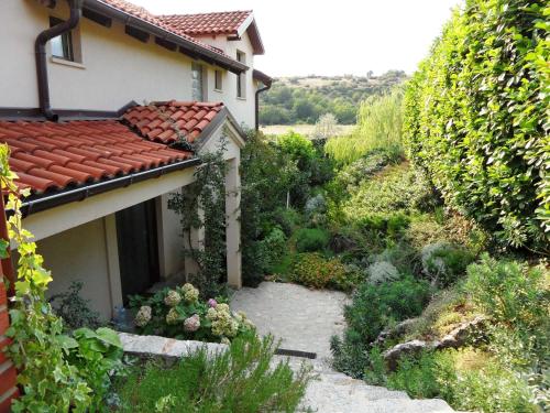 Bejárat, Oaza Inn in Chekoshtina