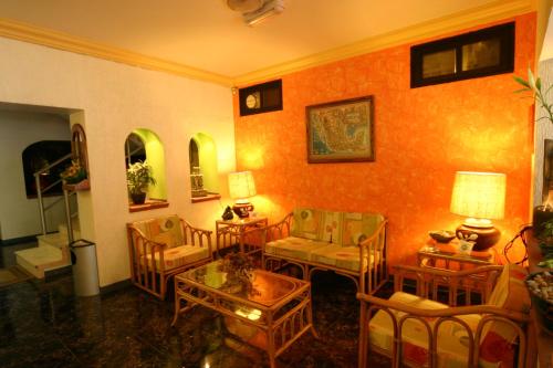 Hotel Plaza Crystal – Jalapa, CA