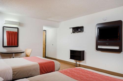 Motel 6-Merced, CA Ideally located in the prime touristic area of Merced, Motel 6 Merced promises a relaxing and wonderful visit. The property features a wide range of facilities to make your stay a pleasant experience.