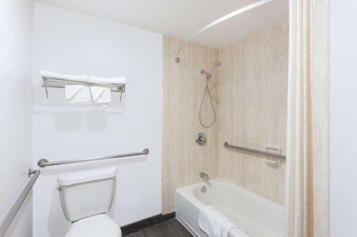 Super 8 by Wyndham El Cajon San Diego in El Cajon, USA