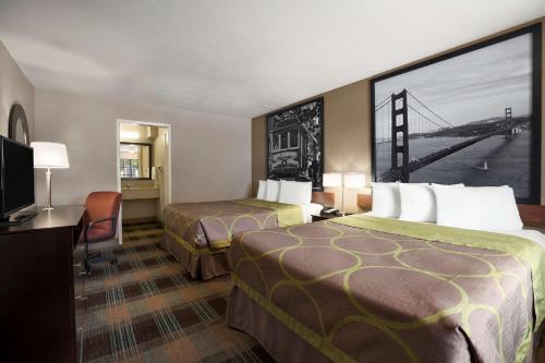 Super 8 by Wyndham Salinas - image 8