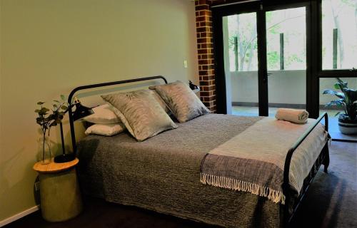 Luxury Three-Bedroom Apartment - Butter Factory Warehouse #6 image 9