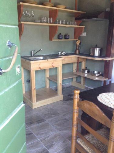  old farm house in Makhairádhon