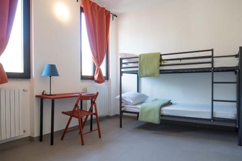 1 double bed, 2 bunk beds