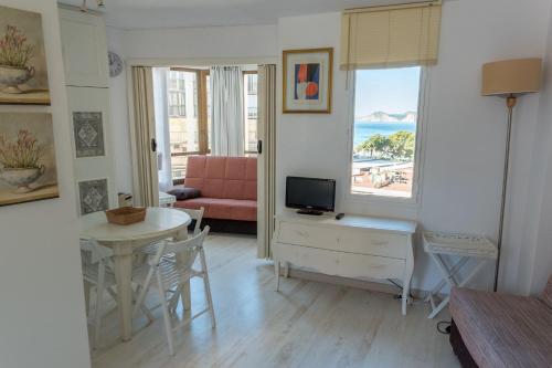Studio apartment with sea view - main image