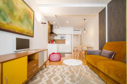 UD Apartments - Atocha Stylish with pool - image 13